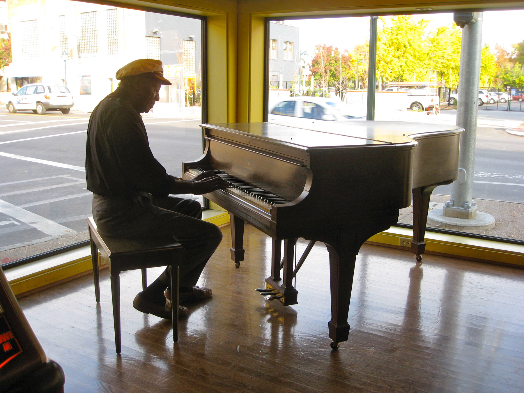 Chuck Berry Plays Grand Piano At Blueberry Hill