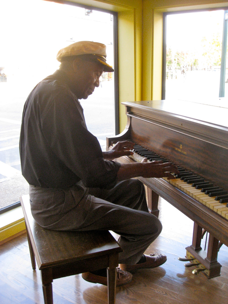 Chuck Berry Plays Grand Piano At Blueberry Hill